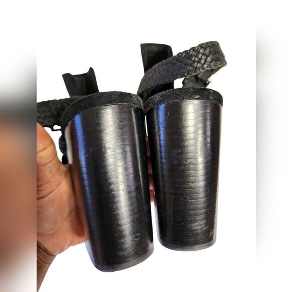 Frye - Picture 8 of 13